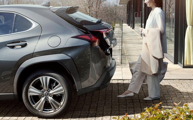 走りの味の深化──マイナーチェンジを受けた新型レクサスUXが発売｜LEXUS