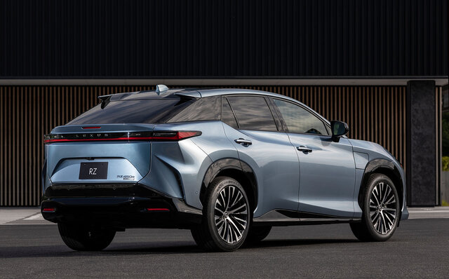 レクサス「RZ」のステアバイワイヤ搭載モデル(プロトタイプ)に試乗──持ち替えなしでハンドル操作が自由自在|LEXUS レクサス「RZ」のステアバイワイヤ搭載モデル(プロトタイプ)に試乗──持ち替えなしでハンドル操作が自由自在|LEXUS