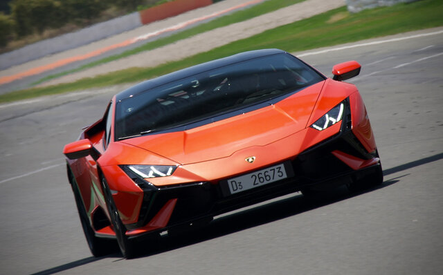 ランボルギーニ ウラカン テクニカにスペインで試乗──ヴィンケルマンCEOに次期モデルの話も聞いた|Lamborghini ランボルギーニ ウラカン テクニカにスペインで試乗──ヴィンケルマンCEOに次期モデルの話も聞いた|Lamborghini