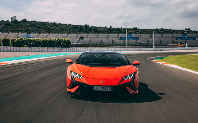 ランボルギーニ ウラカン テクニカにスペインで試乗──ヴィンケルマンCEOに次期モデルの話も聞いた|Lamborghini ランボルギーニ ウラカン テクニカにスペインで試乗──ヴィンケルマンCEOに次期モデルの話も聞いた|Lamborghini