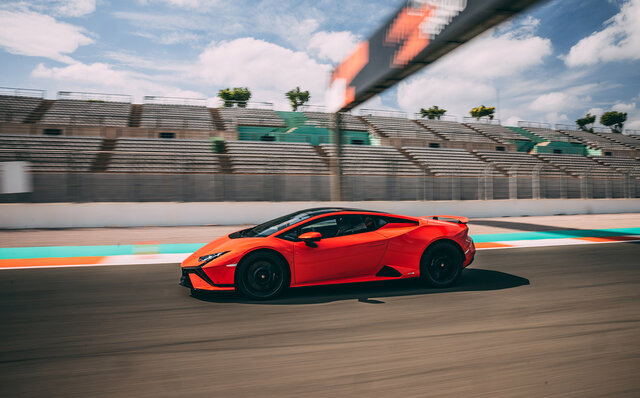 ランボルギーニ ウラカン テクニカにスペインで試乗──ヴィンケルマンCEOに次期モデルの話も聞いた|Lamborghini ランボルギーニ ウラカン テクニカにスペインで試乗──ヴィンケルマンCEOに次期モデルの話も聞いた|Lamborghini