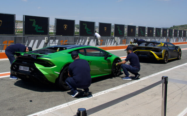 ランボルギーニ ウラカン テクニカにスペインで試乗──ヴィンケルマンCEOに次期モデルの話も聞いた|Lamborghini ランボルギーニ ウラカン テクニカにスペインで試乗──ヴィンケルマンCEOに次期モデルの話も聞いた|Lamborghini
