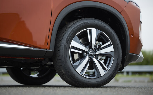 フルモデルチェンジを受けた日産「エクストレイル」に試乗──上質さを追求した新型の走りやいかに|NISSAN フルモデルチェンジを受けた日産「エクストレイル」に試乗──上質さを追求した新型の走りやいかに|NISSAN
