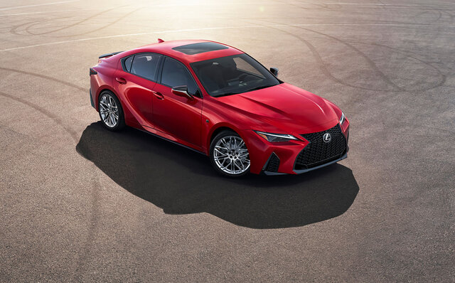 481psの5リッターV8エンジン搭載──IS500が日本導入｜LEXUS