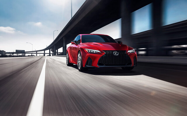 481psの5リッターV8エンジン搭載──IS500が日本導入｜LEXUS