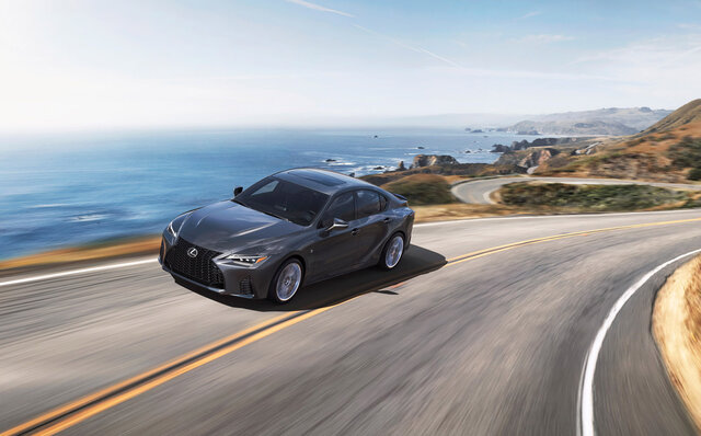 481psの5リッターV8エンジン搭載──IS500が日本導入｜LEXUS