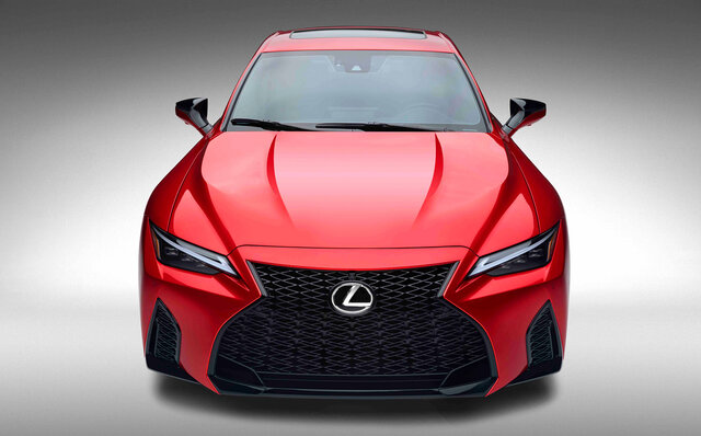 481psの5リッターV8エンジン搭載──IS500が日本導入｜LEXUS