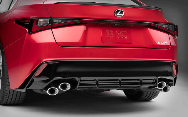 481psの5リッターV8エンジン搭載──IS500が日本導入｜LEXUS