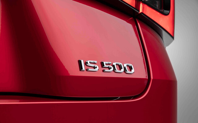 481psの5リッターV8エンジン搭載──IS500が日本導入｜LEXUS