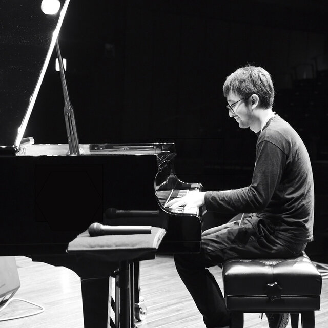 ジャズシンガーakikoとピアニスト海野雅威トリオが共演。音楽と夜景とドリンクを堪能できる一夜限りのジャズ・クラブを開催｜PARK HYATT TOKYO