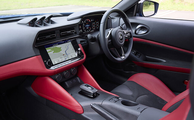 日産「フェアレディZ」に試乗──ドライバーと一体になって走るダンスパートナー｜NISSAN