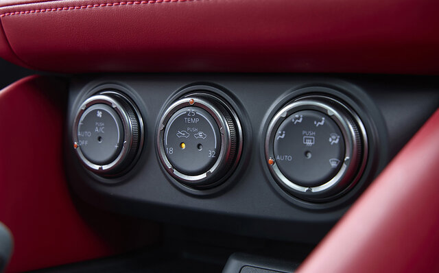 日産「フェアレディZ」に試乗──ドライバーと一体になって走るダンスパートナー｜NISSAN