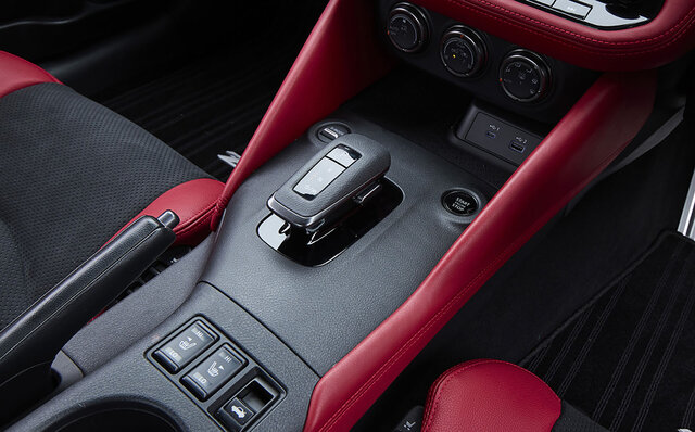 日産「フェアレディZ」に試乗──ドライバーと一体になって走るダンスパートナー｜NISSAN