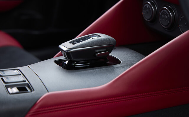 日産「フェアレディZ」に試乗──ドライバーと一体になって走るダンスパートナー｜NISSAN