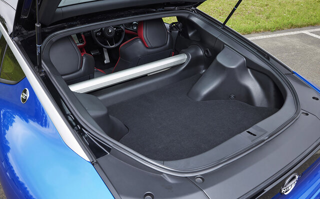 日産「フェアレディZ」に試乗──ドライバーと一体になって走るダンスパートナー|NISSAN 日産「フェアレディZ」に試乗──ドライバーと一体になって走るダンスパートナー|NISSAN