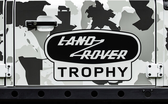 先代ディフェンダーが蘇る！ カモフラージュ柄を纏った世界25台のみの限定車が登場｜Land Rover