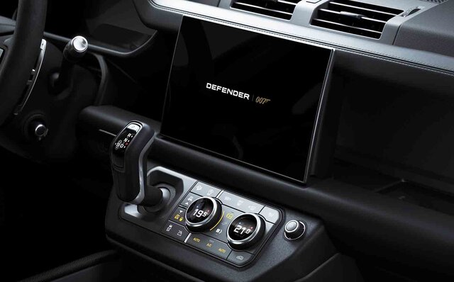 『007/ノー・タイム・トゥ・ダイ』に登場したディフェンダーがチャリティオークションに!|Jaguar Land Rover 『007/ノー・タイム・トゥ・ダイ』に登場したディフェンダーがチャリティオークションに!|Jaguar Land Rover