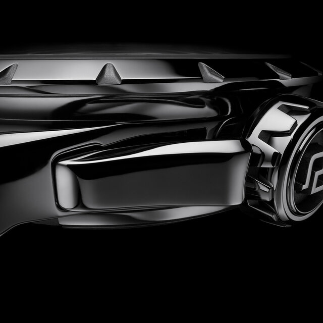 世界的イラストレーター・空山 基氏と、ロジェ・デュブイが夢のコラボレーション|ROGER DUBUIS 世界的イラストレーター・空山 基氏と、ロジェ・デュブイが夢のコラボレーション|ROGER DUBUIS