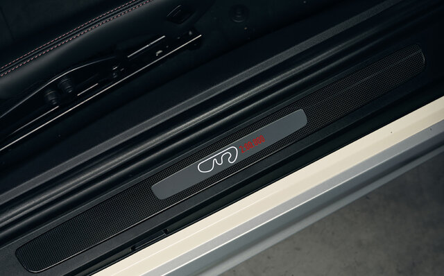 伝説のレーシングドライバー 生沢徹が日本グランプリで優勝したポルシェ906をオマージュ──718ケイマンGT4ベースの1台のみの特別モデル｜Porsche