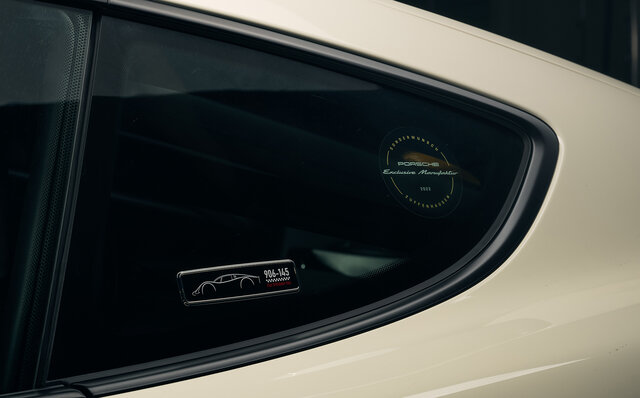 伝説のレーシングドライバー 生沢徹が日本グランプリで優勝したポルシェ906をオマージュ──718ケイマンGT4ベースの1台のみの特別モデル｜Porsche