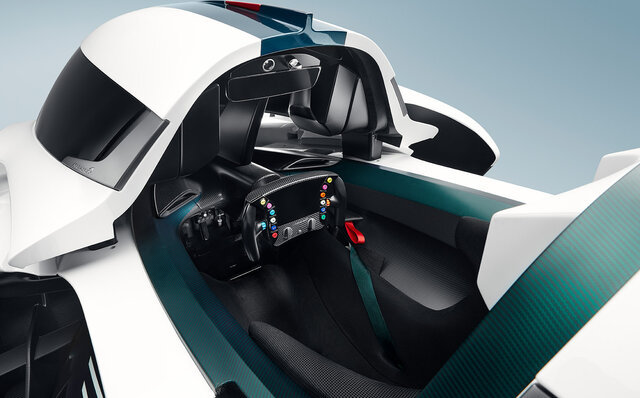グランツーリスモのバーチャルレーシングカーが現実に──マクラーレン、限定25台のサーキット専用モデル「Solus GT」を発表 グランツーリスモのバーチャルレーシングカーが現実に──マクラーレン、限定25台のサーキット専用モデル「Solus GT」を発表