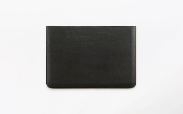 13インチ MacBook Air（M2）モデル用。無駄を削ぎ落としたスリーブケース｜Simplism