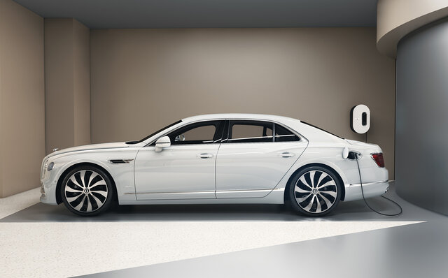 クルマに乗ったままエレベーターで自宅フロアに移動可能──「ベントレーレジデンス」がマイアミに誕生へ｜BENTLEY