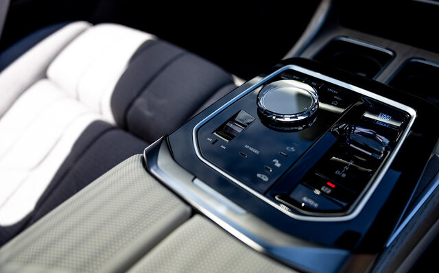 歌舞伎俳優 中村獅童が語る、新たなる時代を創造するラグジュアリーセダンBMW i7の魅力｜BMW