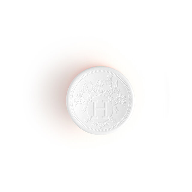 フルーティーで思わず食べたくなる！エルメスから、風味豊かな6つの色と香りのリップオイルコレクション「エルメジスティブル」デビュー｜HERMÈS