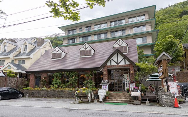 ［犬と泊まれる宿］with わんこドライブで日光へ。ドア to ドアで気兼ねなく、町全体がわんこ歓迎でフレンドリー！｜TRAVEL