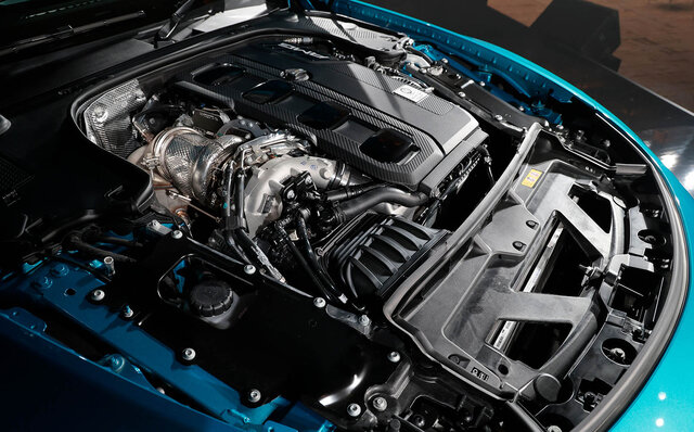 新型SLがジャパンプレミア──F1由来の直列4気筒ターボエンジンを搭載|Mercedes Benz 新型SLがジャパンプレミア──F1由来の直列4気筒ターボエンジンを搭載|Mercedes Benz