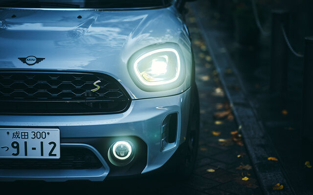 モータージャーナリスト 小沢コージが語る、MINI CROSSOVER PHEVの魅力|MINI モータージャーナリスト 小沢コージが語る、MINI CROSSOVER PHEVの魅力|MINI