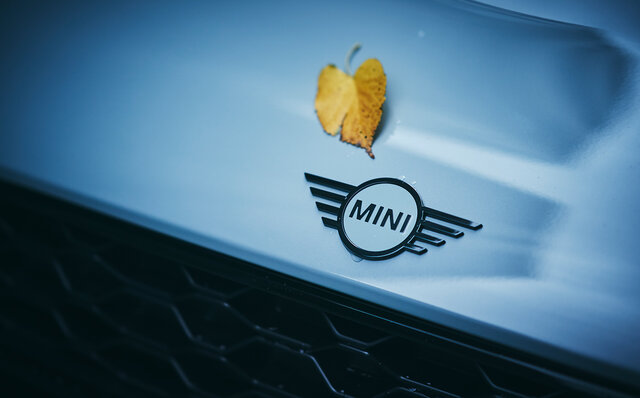 モータージャーナリスト 小沢コージが語る、MINI CROSSOVER PHEVの魅力|MINI モータージャーナリスト 小沢コージが語る、MINI CROSSOVER PHEVの魅力|MINI