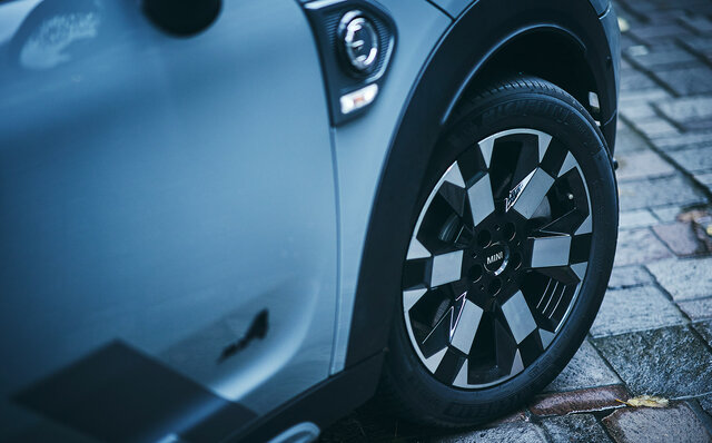 モータージャーナリスト 小沢コージが語る、MINI CROSSOVER PHEVの魅力|MINI モータージャーナリスト 小沢コージが語る、MINI CROSSOVER PHEVの魅力|MINI
