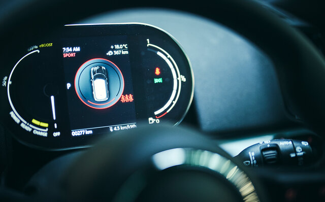 モータージャーナリスト 小沢コージが語る、MINI CROSSOVER PHEVの魅力|MINI モータージャーナリスト 小沢コージが語る、MINI CROSSOVER PHEVの魅力|MINI