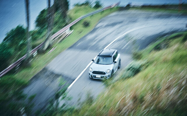 モータージャーナリスト 小沢コージが語る、MINI CROSSOVER PHEVの魅力|MINI モータージャーナリスト 小沢コージが語る、MINI CROSSOVER PHEVの魅力|MINI
