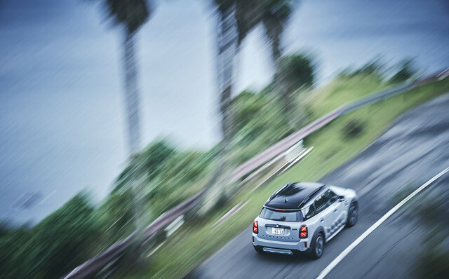 モータージャーナリスト 小沢コージが語る、MINI CROSSOVER PHEVの魅力|MINI モータージャーナリスト 小沢コージが語る、MINI CROSSOVER PHEVの魅力|MINI
