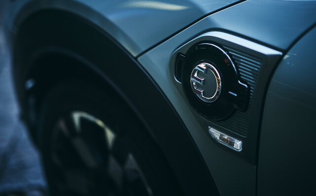 モータージャーナリスト 小沢コージが語る、MINI CROSSOVER PHEVの魅力|MINI モータージャーナリスト 小沢コージが語る、MINI CROSSOVER PHEVの魅力|MINI