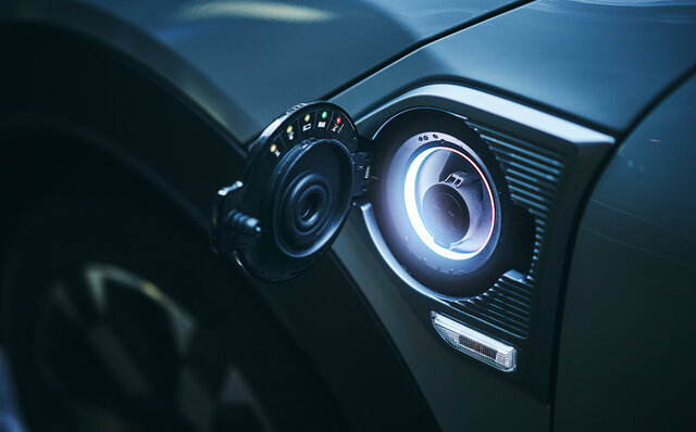 モータージャーナリスト 小沢コージが語る、MINI CROSSOVER PHEVの魅力|MINI モータージャーナリスト 小沢コージが語る、MINI CROSSOVER PHEVの魅力|MINI
