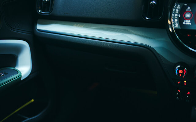 モータージャーナリスト 小沢コージが語る、MINI CROSSOVER PHEVの魅力|MINI モータージャーナリスト 小沢コージが語る、MINI CROSSOVER PHEVの魅力|MINI