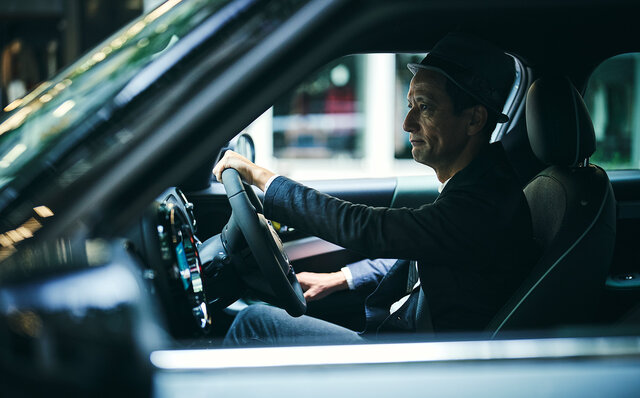 モータージャーナリスト 小沢コージが語る、MINI CROSSOVER PHEVの魅力|MINI モータージャーナリスト 小沢コージが語る、MINI CROSSOVER PHEVの魅力|MINI