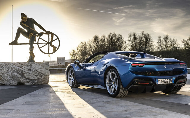 フェラーリ296GTSにイタリアで試乗──クルマを操る純粋な喜びをとことん味わわせてくれる|Ferrari フェラーリ296GTSにイタリアで試乗──クルマを操る純粋な喜びをとことん味わわせてくれる|Ferrari