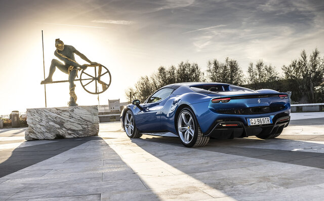 フェラーリ296GTSにイタリアで試乗──クルマを操る純粋な喜びをとことん味わわせてくれる|Ferrari フェラーリ296GTSにイタリアで試乗──クルマを操る純粋な喜びをとことん味わわせてくれる|Ferrari