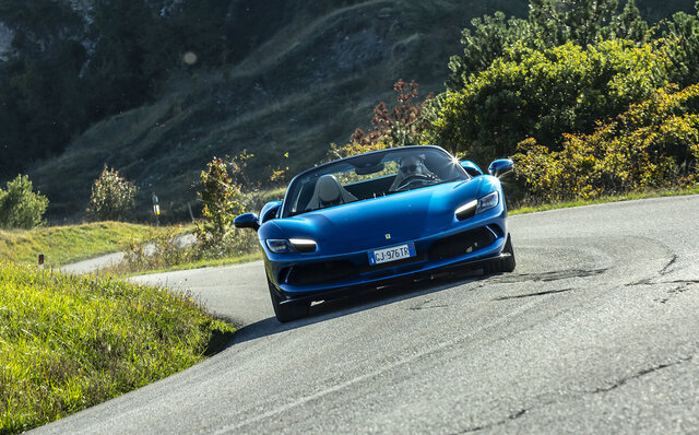 フェラーリ296GTSにイタリアで試乗──クルマを操る純粋な喜びをとことん味わわせてくれる|Ferrari フェラーリ296GTSにイタリアで試乗──クルマを操る純粋な喜びをとことん味わわせてくれる|Ferrari