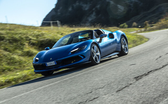 フェラーリ296GTSにイタリアで試乗──クルマを操る純粋な喜びをとことん味わわせてくれる|Ferrari フェラーリ296GTSにイタリアで試乗──クルマを操る純粋な喜びをとことん味わわせてくれる|Ferrari