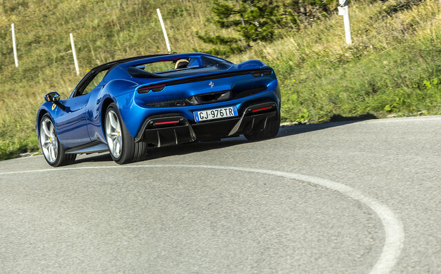 フェラーリ296GTSにイタリアで試乗──クルマを操る純粋な喜びをとことん味わわせてくれる|Ferrari フェラーリ296GTSにイタリアで試乗──クルマを操る純粋な喜びをとことん味わわせてくれる|Ferrari