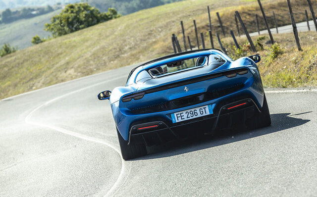 フェラーリ296GTSにイタリアで試乗──クルマを操る純粋な喜びをとことん味わわせてくれる|Ferrari フェラーリ296GTSにイタリアで試乗──クルマを操る純粋な喜びをとことん味わわせてくれる|Ferrari