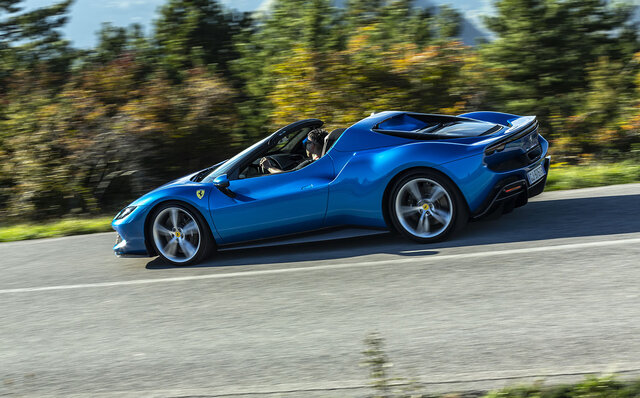 フェラーリ296GTSにイタリアで試乗──クルマを操る純粋な喜びをとことん味わわせてくれる|Ferrari フェラーリ296GTSにイタリアで試乗──クルマを操る純粋な喜びをとことん味わわせてくれる|Ferrari