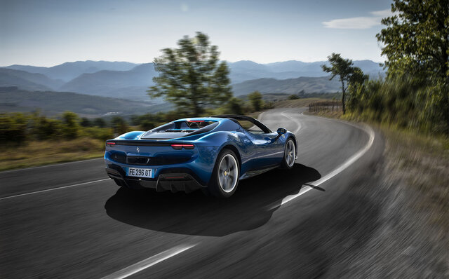 フェラーリ296GTSにイタリアで試乗──クルマを操る純粋な喜びをとことん味わわせてくれる|Ferrari フェラーリ296GTSにイタリアで試乗──クルマを操る純粋な喜びをとことん味わわせてくれる|Ferrari