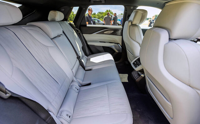 キャデラックの新しい時代の始まりを象徴する ピュアEV「リリック」に試乗|Cadillac キャデラックの新しい時代の始まりを象徴する ピュアEV「リリック」に試乗|Cadillac